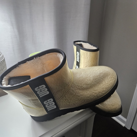 UGG Shearling Lined Boots - Picture 5 of 8